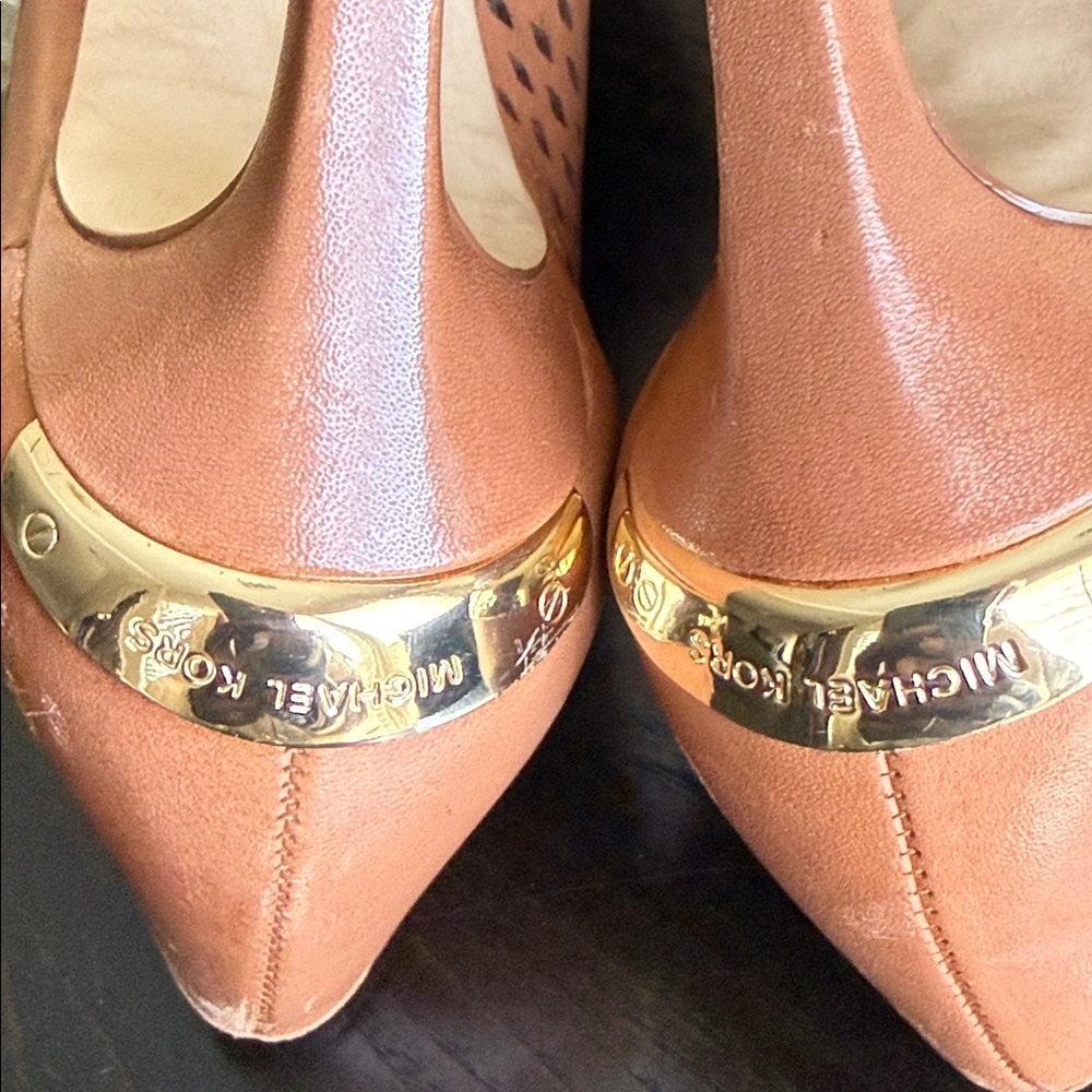 MICHAEL Michael Kors Florentine Laser-cut Leather Pumps In Brown and Tan - Picture 14 of 16